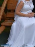 Piękna suknia ślubna z welonem - Obrazek 1