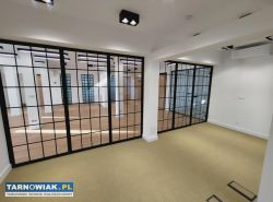 Stylowa przestrzeń biurowa w kamienicy po remoncie - Obrazek 2