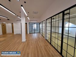 Stylowa przestrzeń biurowa w kamienicy po remoncie - Obrazek 4