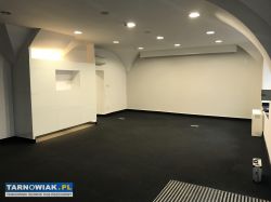 Parterowy lokal usługowy w centrum z 2 witrynami. - Obrazek 3