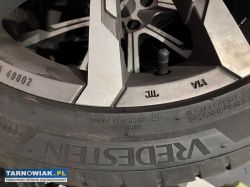 Sprzedam Opony alufelgi MOMO E1 Vredestein 18 - Obrazek 2