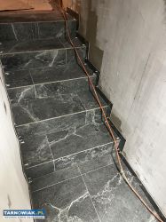 Układanie płytek na schodach - Obrazek 3