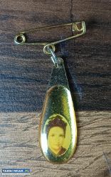 Vintage przypinka na agrafce w kształcie łezki - Obrazek 1