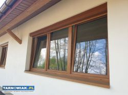 Okno z roletą zewnętrzną i parapetami - Obrazek 1