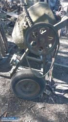 Betoniarka stara solidna na kołach - Obrazek 4