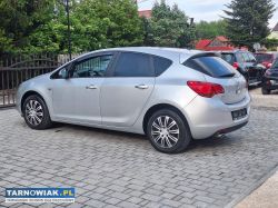 Opel astra j*1.4*turbo*2010*klima - Obrazek 3