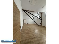 Biura / Ogrodzony budynek+prywatny parking - Obrazek 1