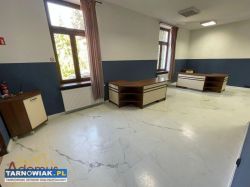 Lokal 49 m2 z parkingiem w centrum - Obrazek 2